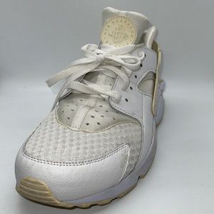 USED- MENS NIKE AIR HUARACHE 318429-111 WHITE/WHITE-PURE PLATINUM SHOES
